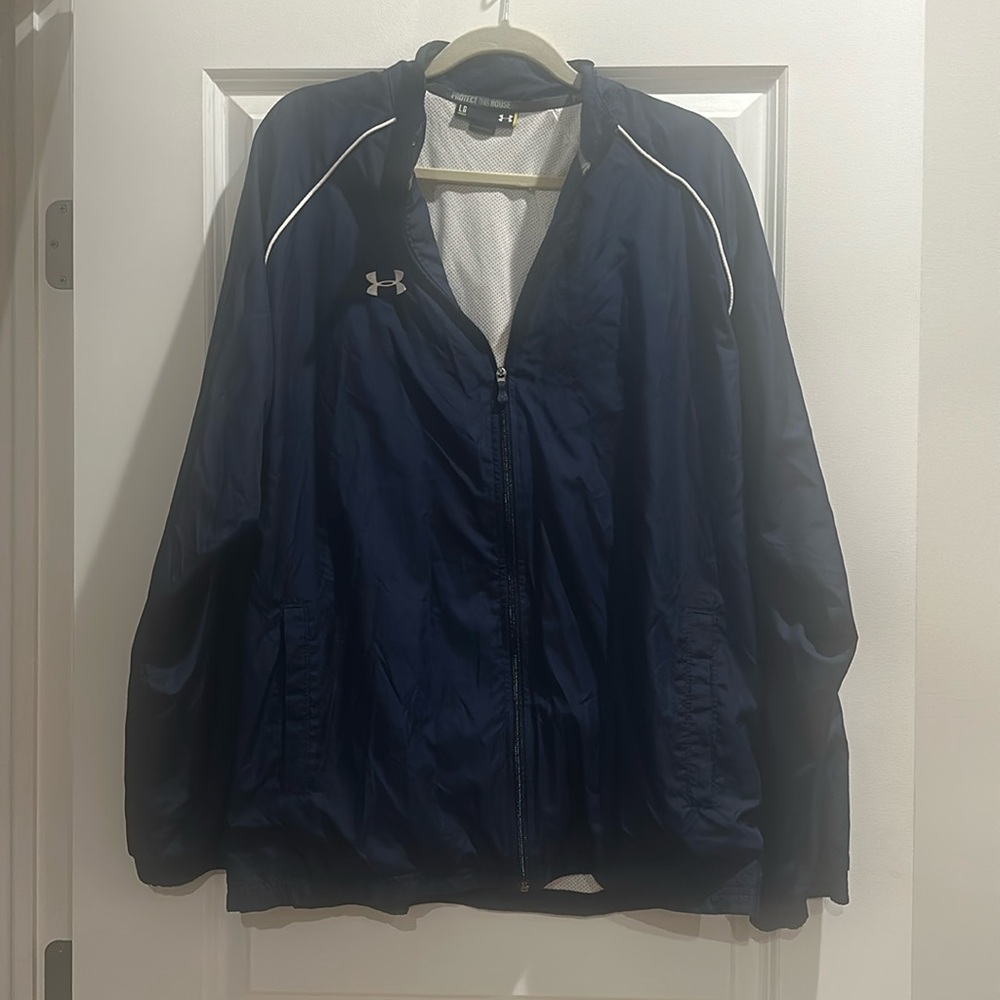 Under Armour windbreaker
Navy
Men’s sz LG Loose fit
Perfect condition